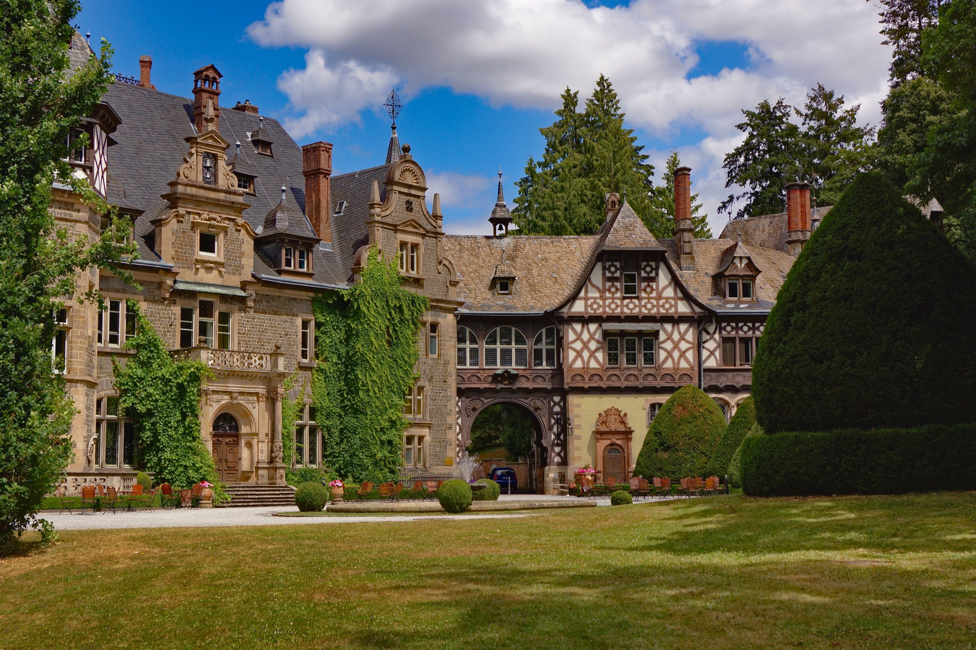 The Grand Horizon — a historic manor and gardens